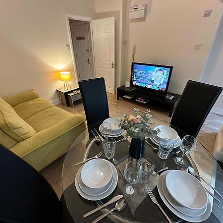 1-Bedroom Flat With Small Garden & Paid Parking In Finsbury Park, Highbury 런던 외부 사진
