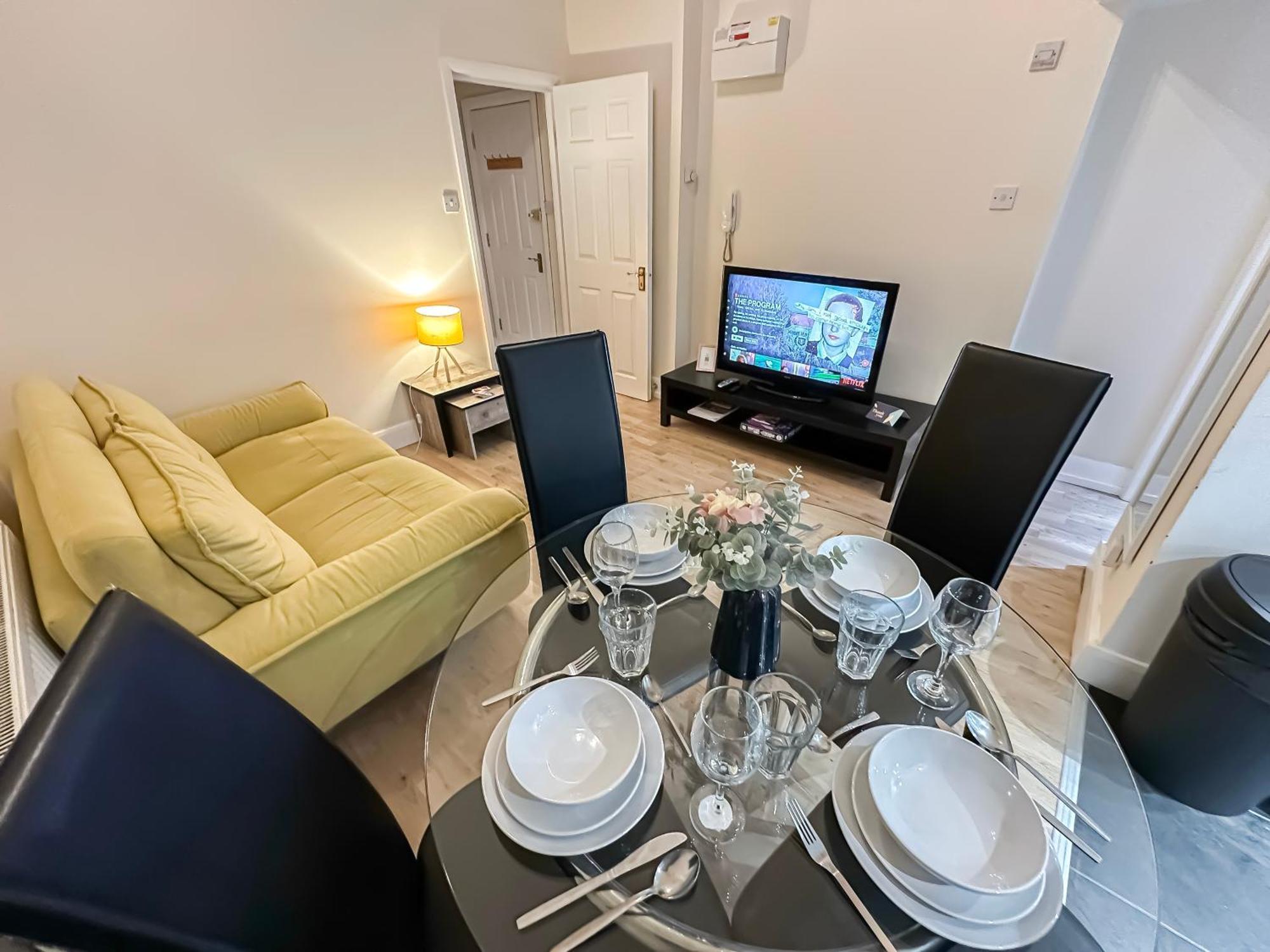 1-Bedroom Flat With Small Garden & Paid Parking In Finsbury Park, Highbury 런던 외부 사진
