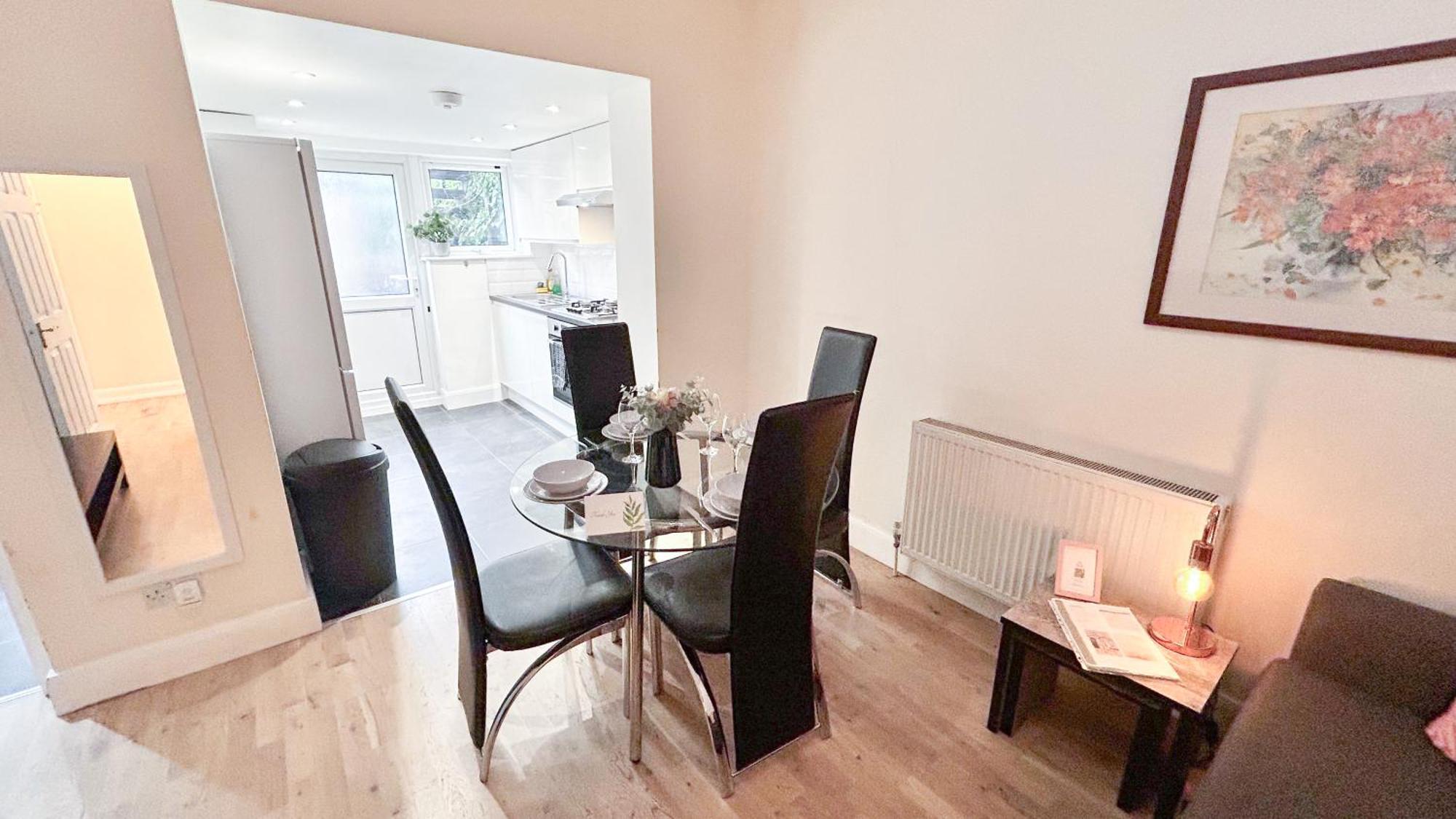 1-Bedroom Flat With Small Garden & Paid Parking In Finsbury Park, Highbury 런던 외부 사진