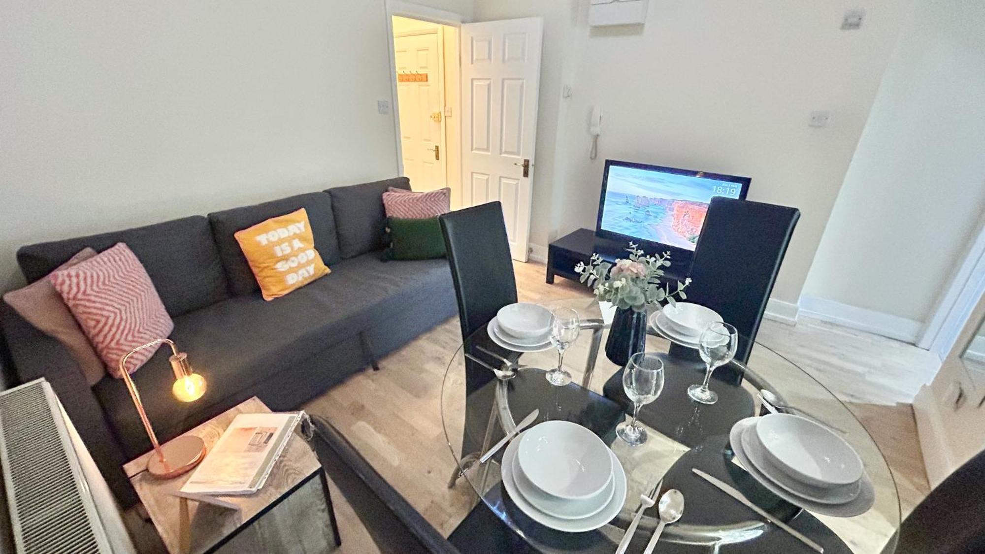 1-Bedroom Flat With Small Garden & Paid Parking In Finsbury Park, Highbury 런던 외부 사진