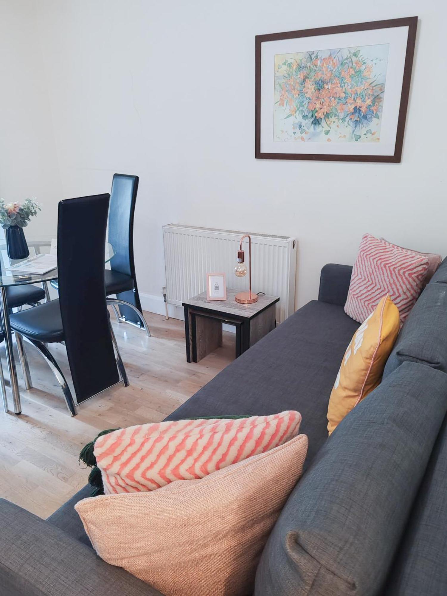 1-Bedroom Flat With Small Garden & Paid Parking In Finsbury Park, Highbury 런던 외부 사진