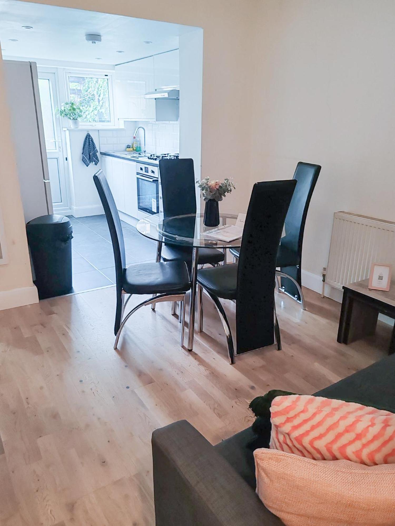 1-Bedroom Flat With Small Garden & Paid Parking In Finsbury Park, Highbury 런던 외부 사진