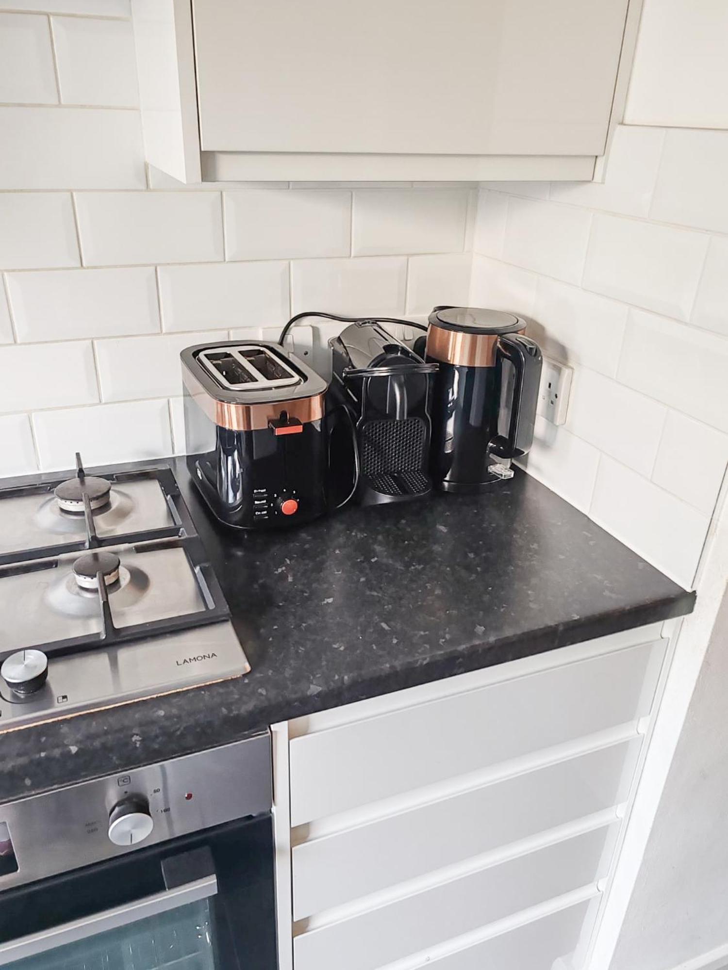 1-Bedroom Flat With Small Garden & Paid Parking In Finsbury Park, Highbury 런던 외부 사진