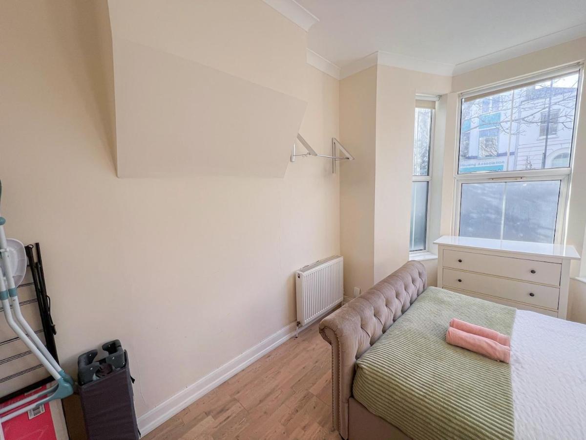 1-Bedroom Flat With Small Garden & Paid Parking In Finsbury Park, Highbury 런던 외부 사진