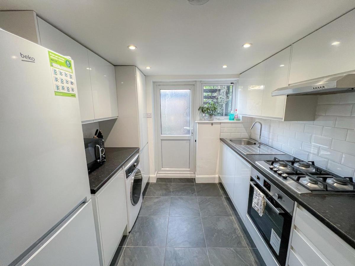 1-Bedroom Flat With Small Garden & Paid Parking In Finsbury Park, Highbury 런던 외부 사진