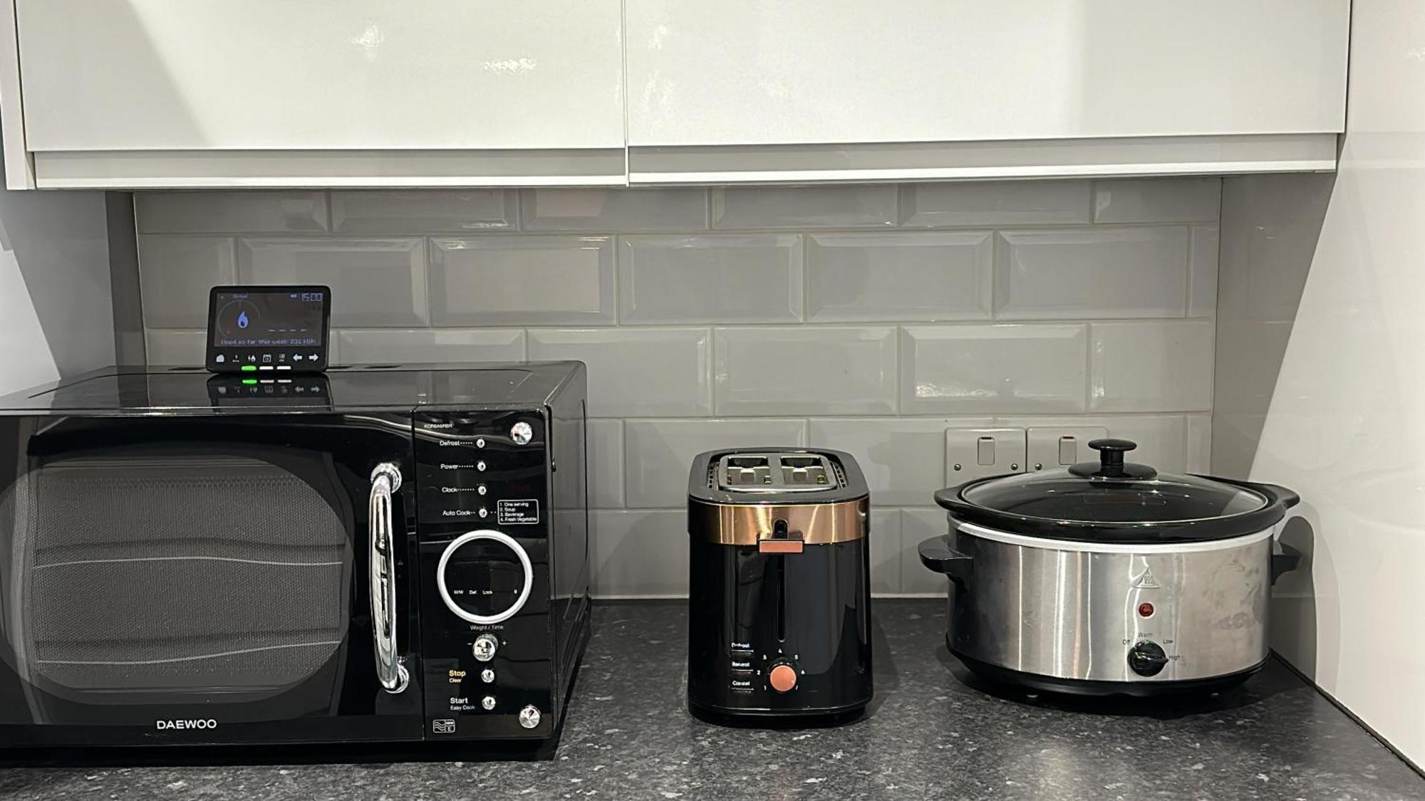 1-Bedroom Flat With Small Garden & Paid Parking In Finsbury Park, Highbury 런던 외부 사진